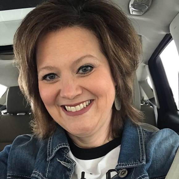 Meet your Posher, Kelly - Picture 2 of 3